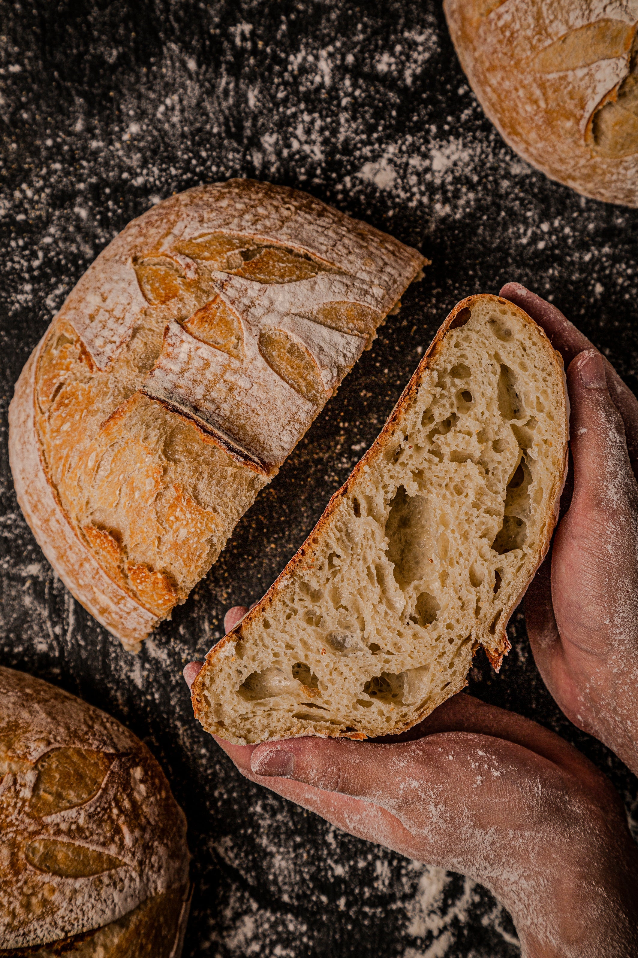 Pan campesino blanco con Almendras y Pasas Baking Co.